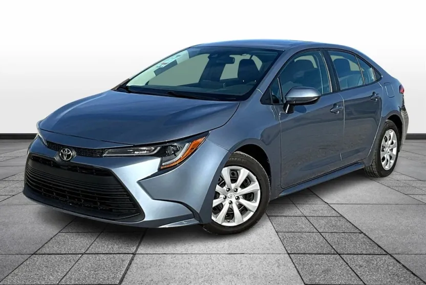 2022 Toyota Corolla LE photo 1