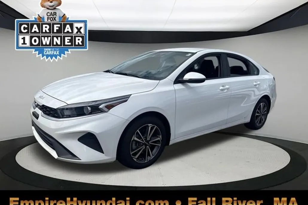 2023 Kia Forte LXS photo 1