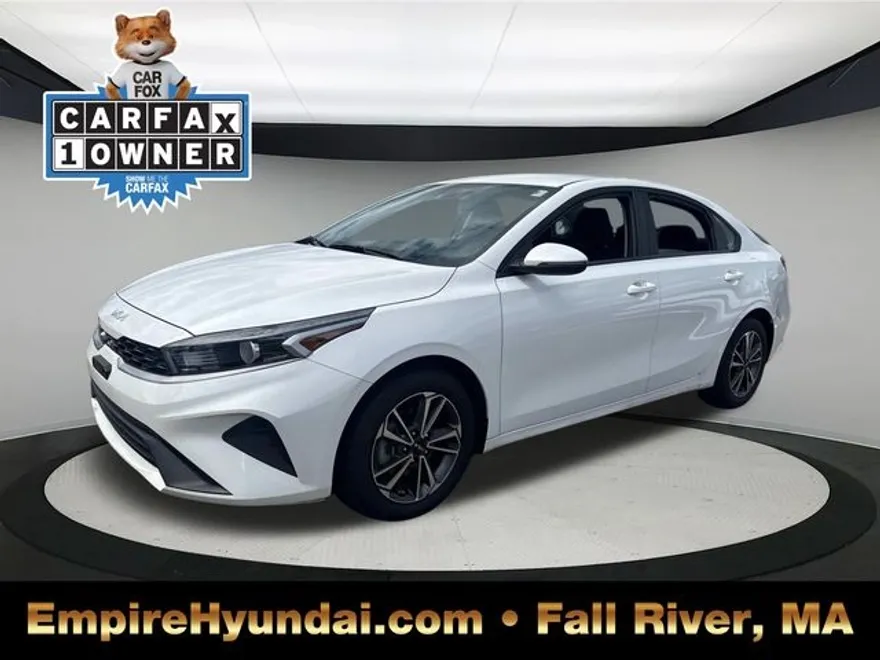 2023 Kia Forte LXS photo 1