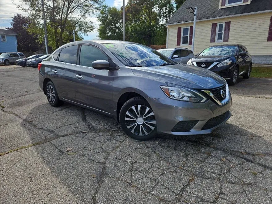 2019 Nissan Sentra S photo 1