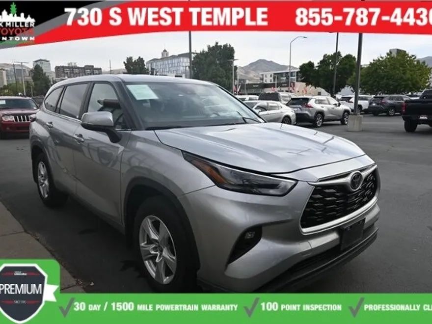 2024 Toyota Highlander LE photo 1