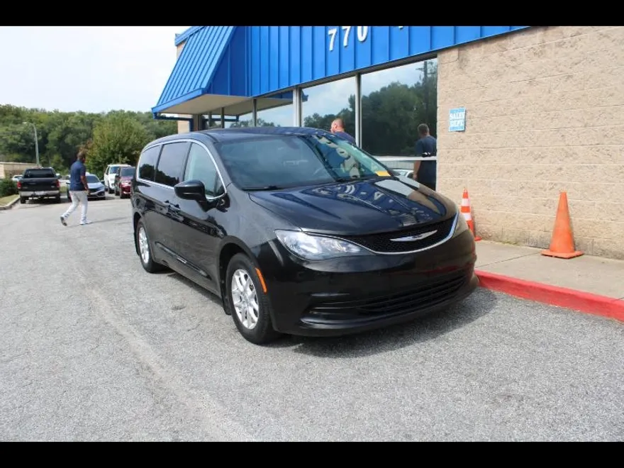 2017 Chrysler Pacifica Touring photo 1
