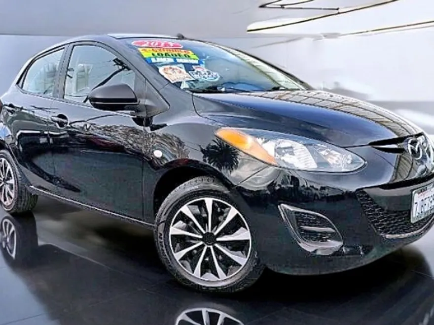2013 Mazda Mazda2 Sport photo 1