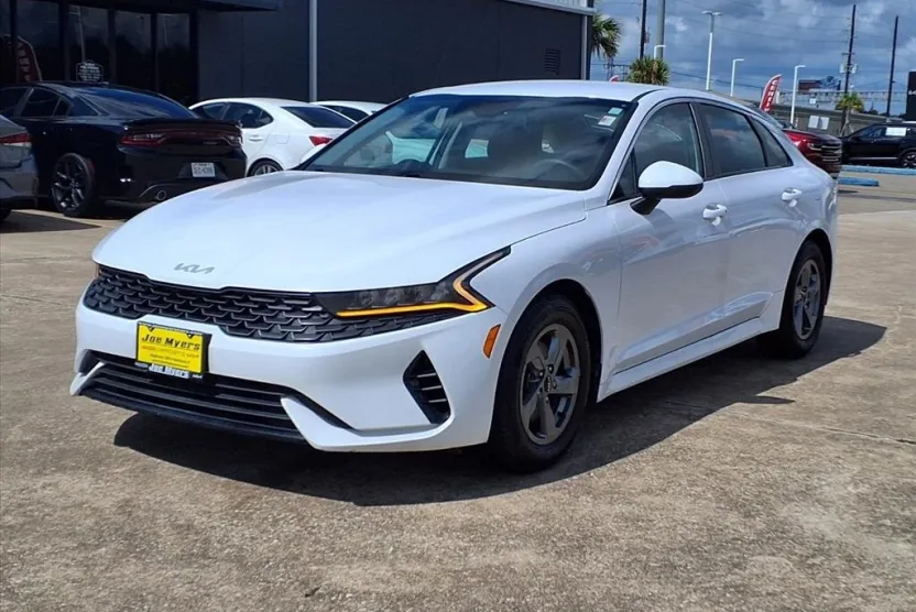 2022 Kia K5 LXS photo 1