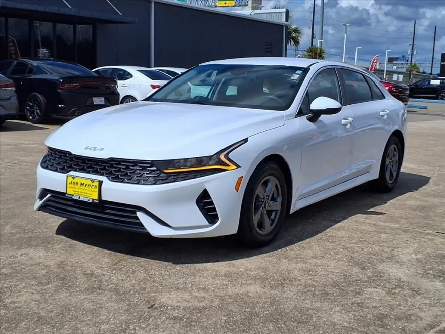 2022 Kia K5 LXS photo 1