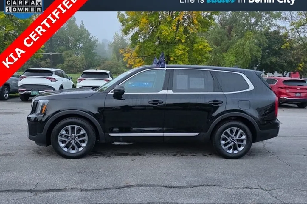 2023 Kia Telluride LX photo 1