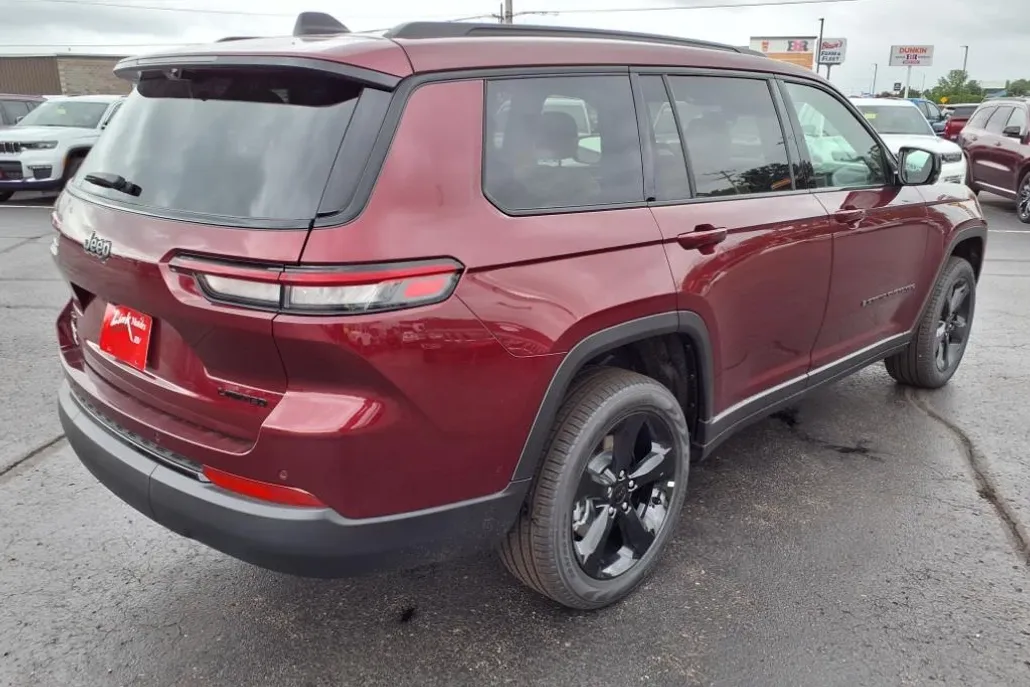 2025 Jeep Grand Cherokee Limited photo 1