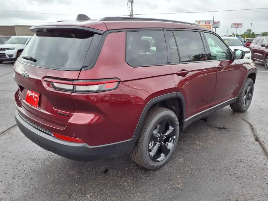 2025 Jeep Grand Cherokee Limited photo 1