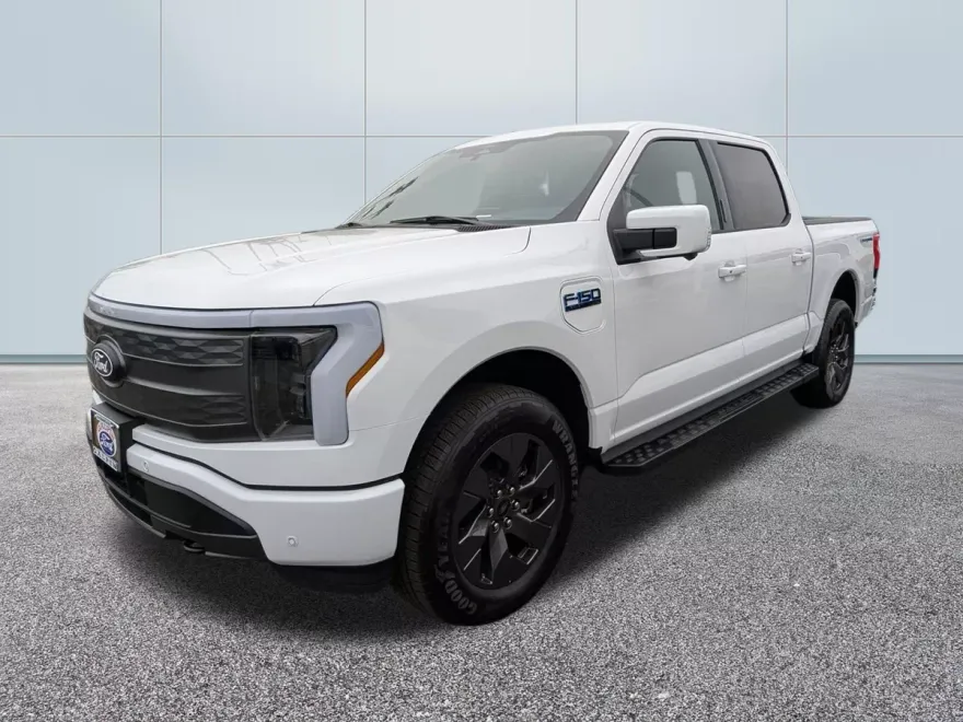 2025 Ford F-150 Lightning Lariat photo 1