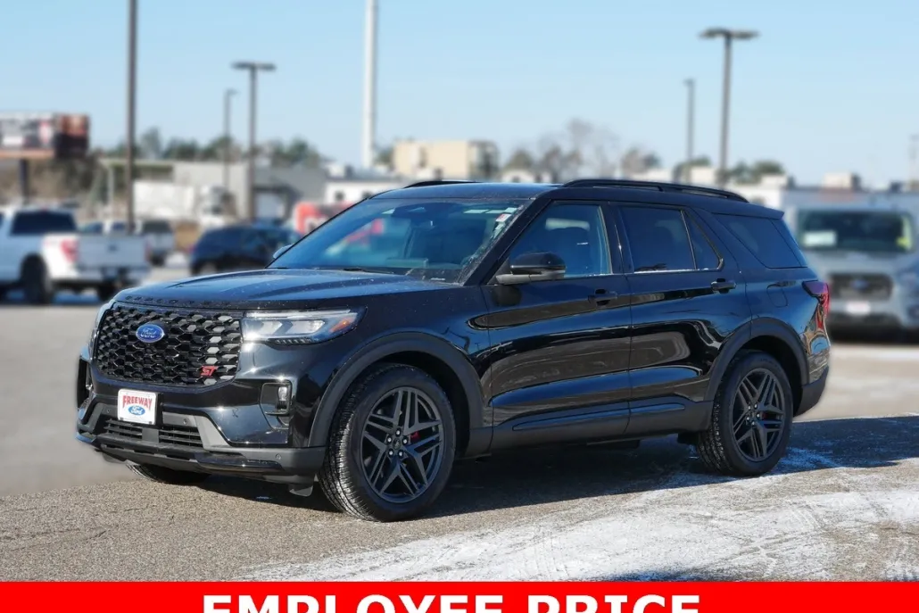 2025 Ford Explorer ST photo 1