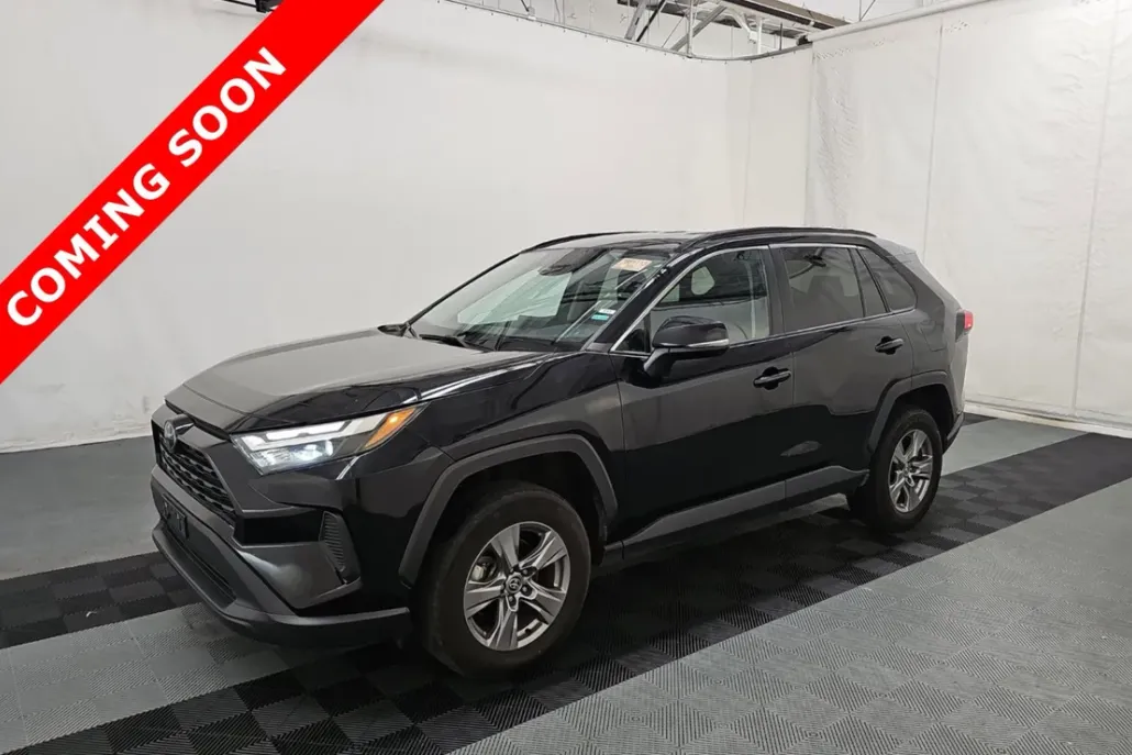 2022 Toyota RAV4 XLE photo 1