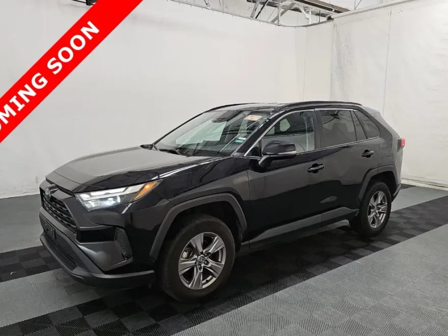 2022 Toyota RAV4 XLE photo 1