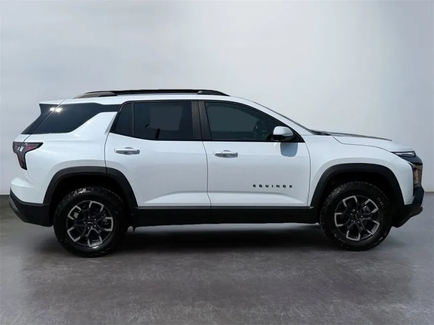 2026 Chevrolet Equinox ACTIV photo 1