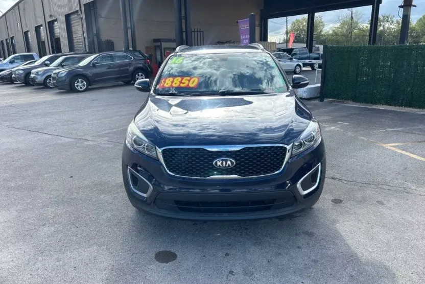 2016 Kia Sorento LX photo 1