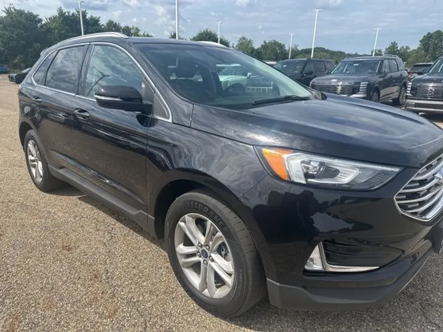 2019 Ford Edge SEL photo 1