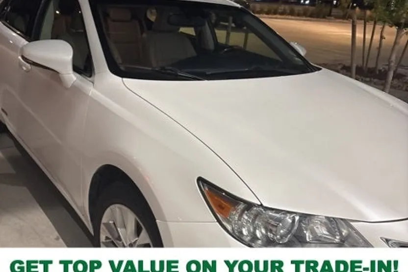 2014 Lexus ES 300h photo 1