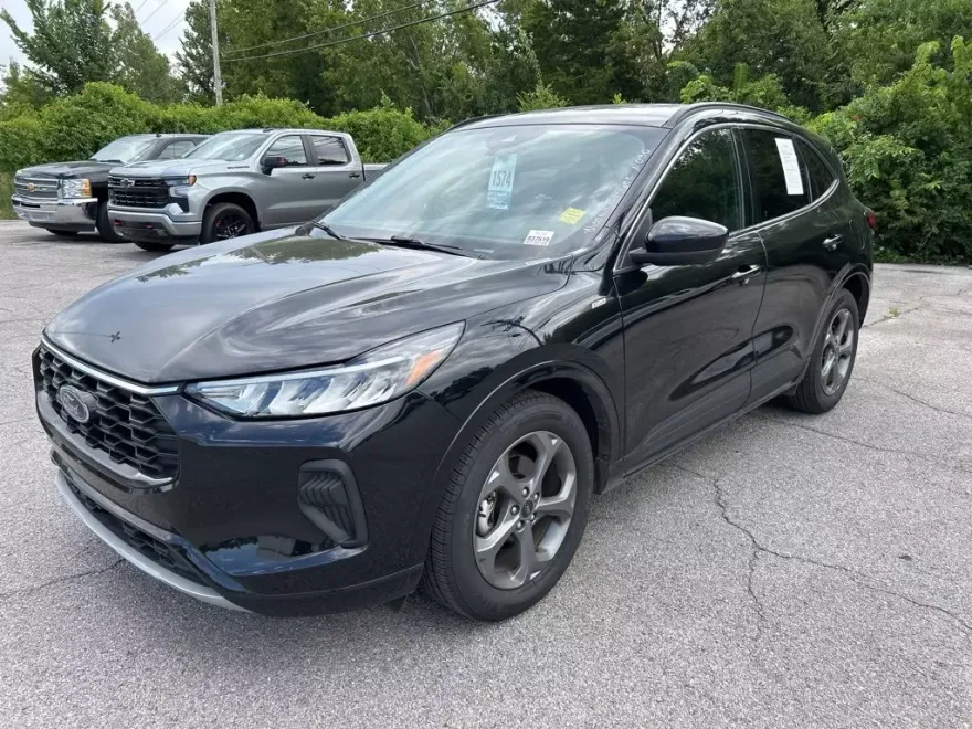 2024 Ford Escape ST-Line photo 1