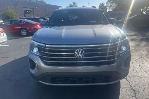 2025 Volkswagen Atlas SE Technology photo 2