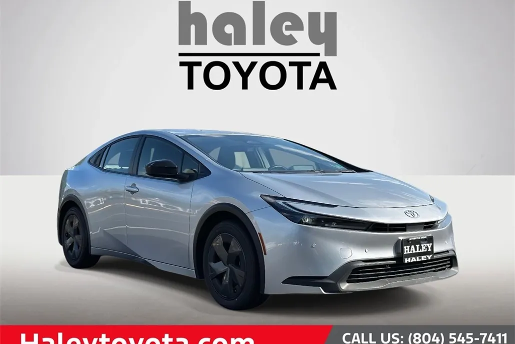 2024 Toyota Prius LE photo 1