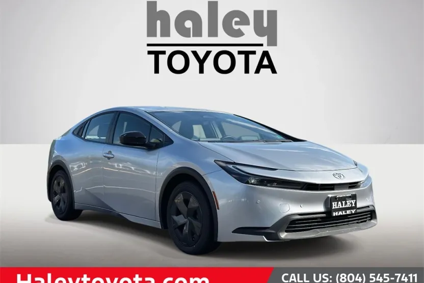2024 Toyota Prius LE photo 1