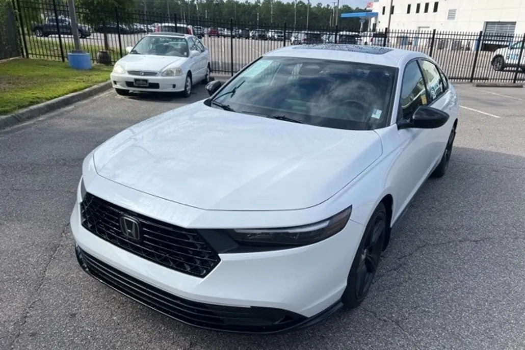 2023 Honda Accord Hybrid Sport-L photo 1