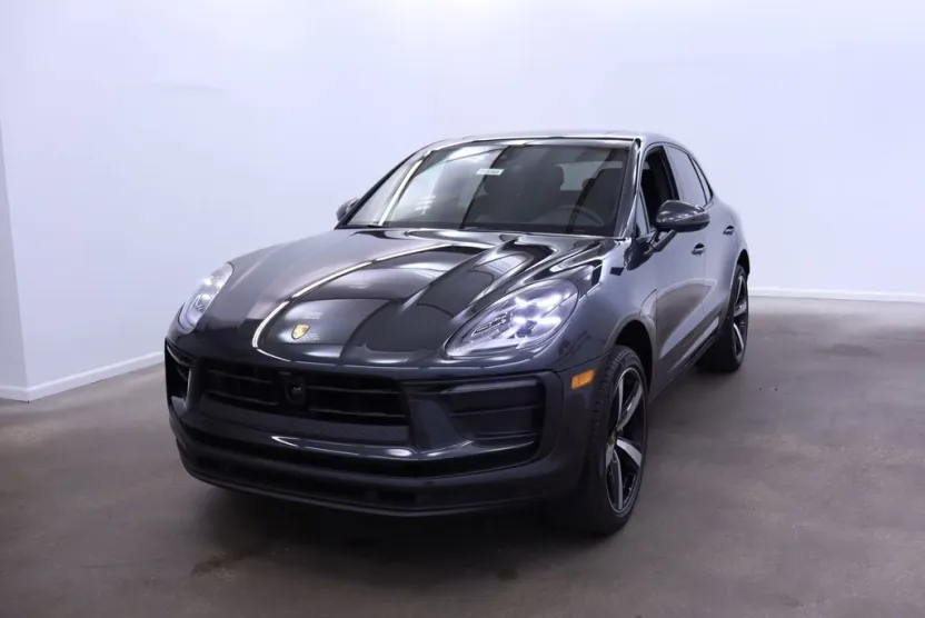 2025 Porsche Macan T photo 1
