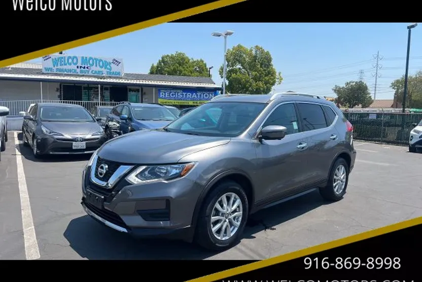 2017 Nissan Rogue SV photo 1