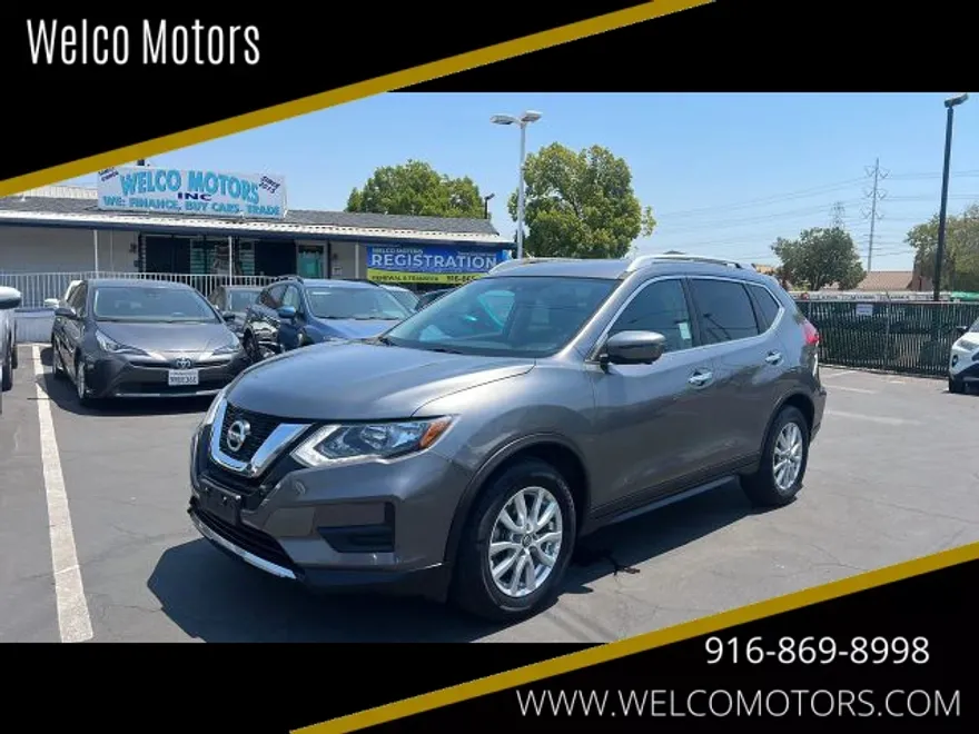2017 Nissan Rogue SV photo 1