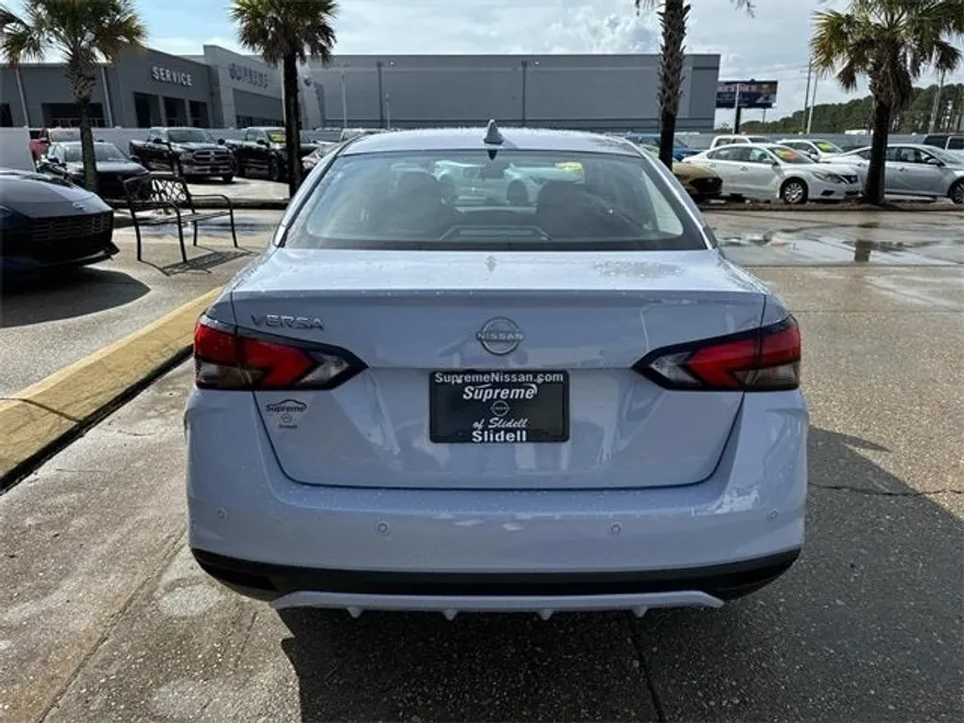 2025 Nissan Versa 1.6 SV photo 5