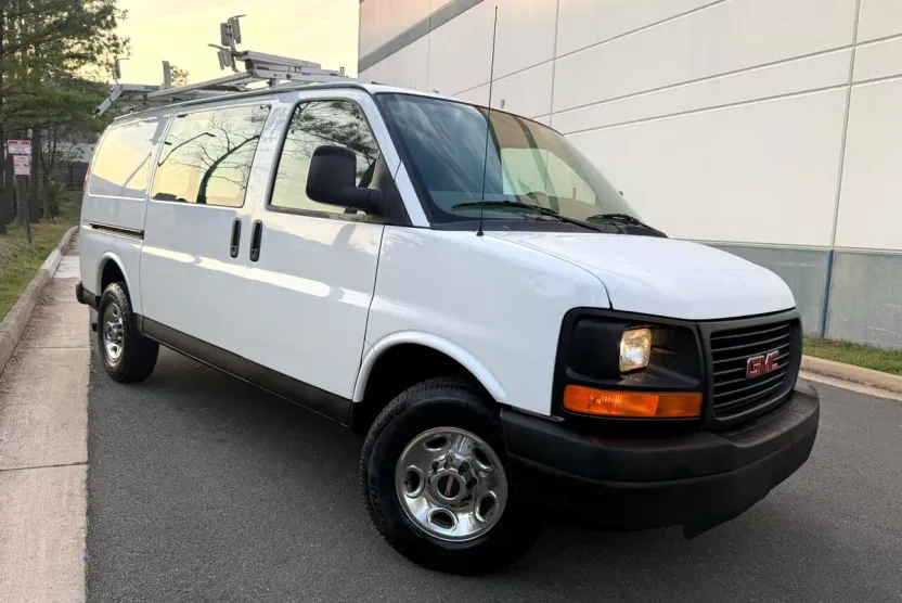 2011 Gmc Savana 3500 Cargo photo 1