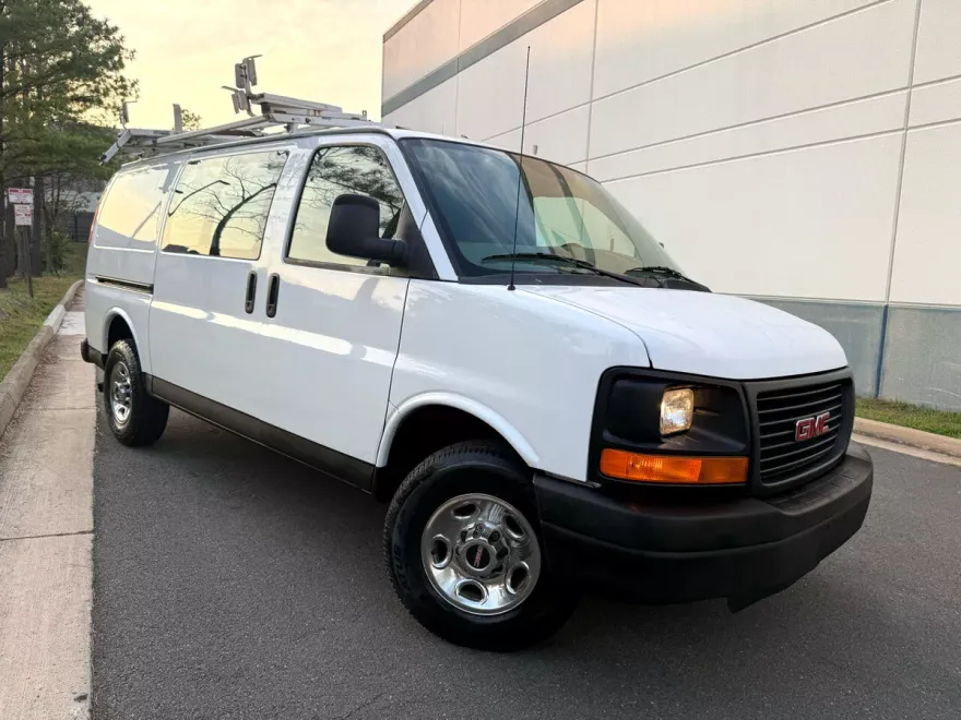 2011 Gmc Savana 3500 Cargo photo 1
