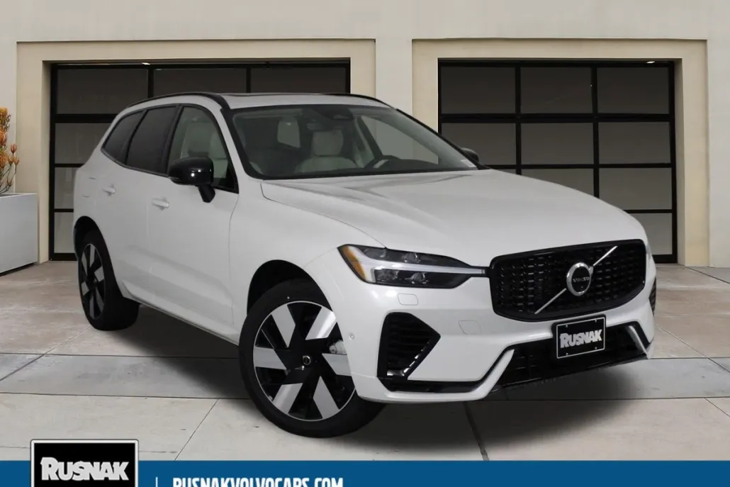 2025 Volvo XC60 Hybrid T8 Plus photo 1
