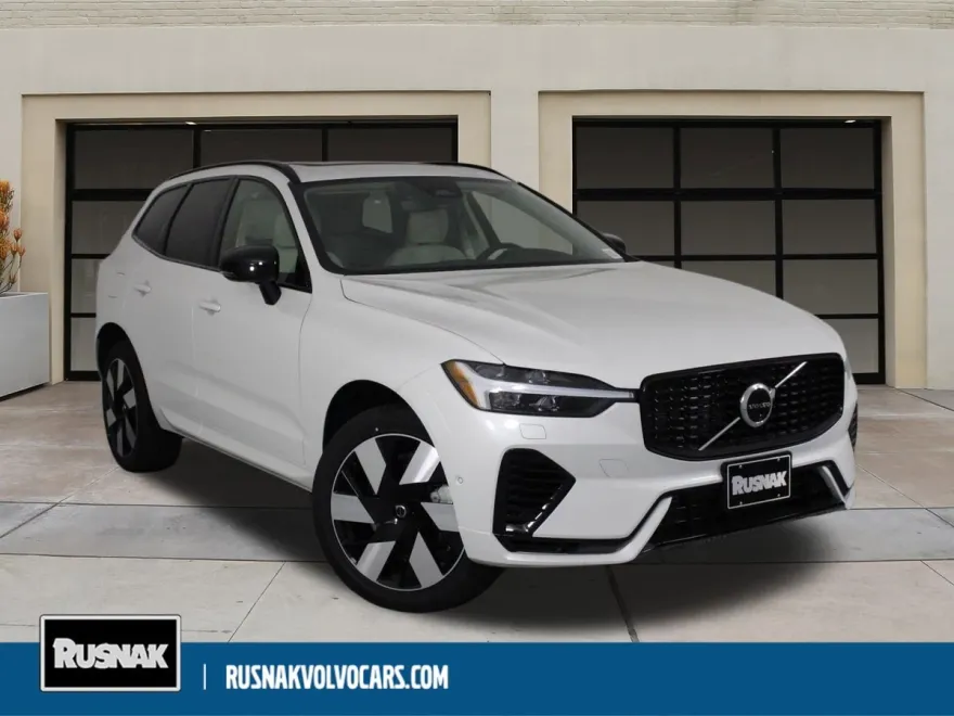 2025 Volvo XC60 Hybrid T8 Plus photo 1