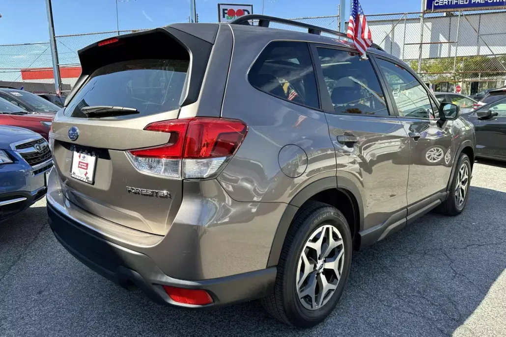 2022 Subaru Forester Premium photo 1