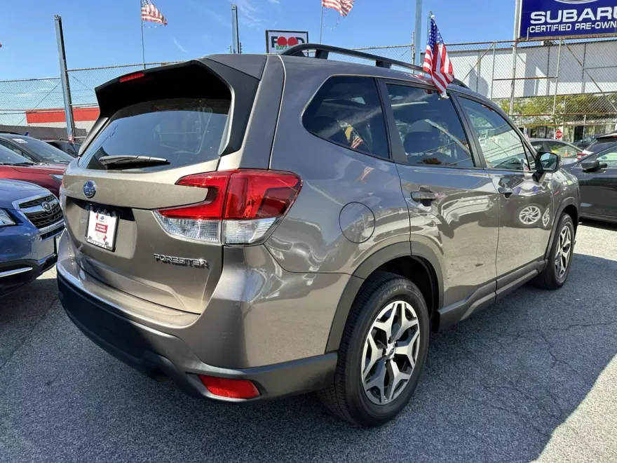 2022 Subaru Forester Premium photo 1