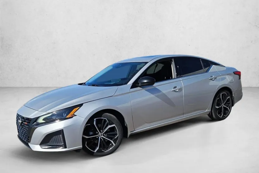 2023 Nissan Altima 2.5 SR photo 1