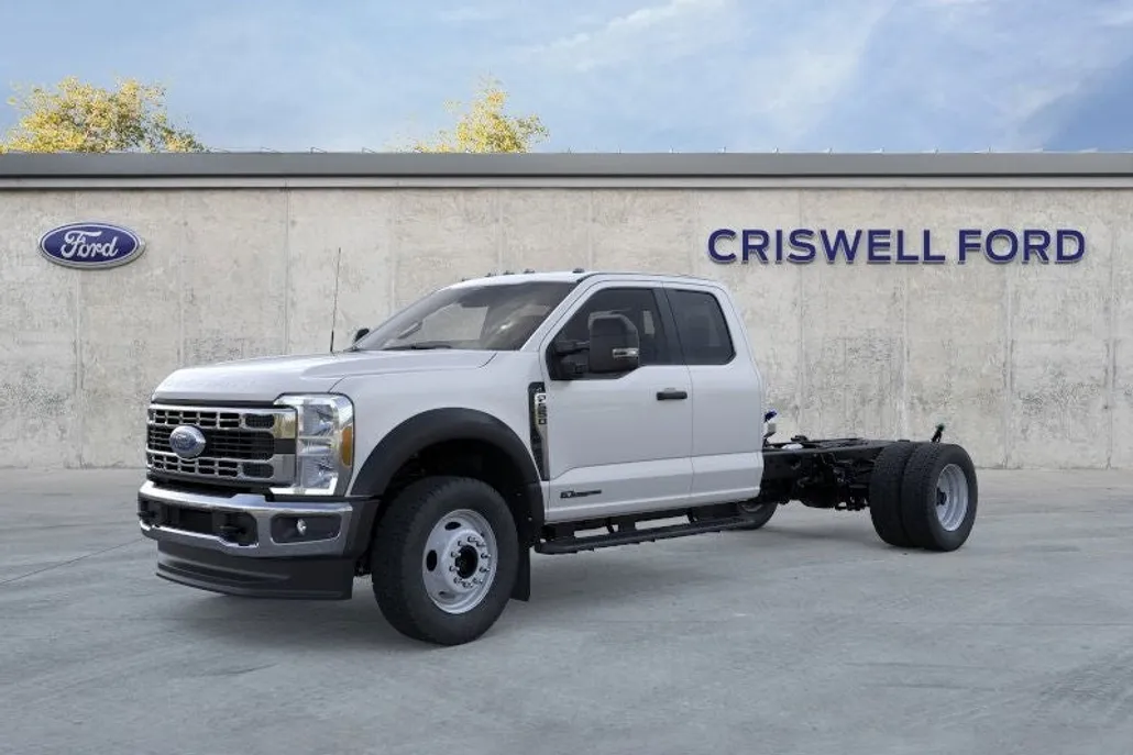 2025 Ford F-550 photo 1