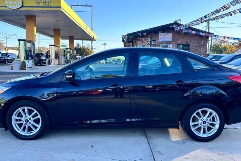 2017 Ford Focus SE photo 1