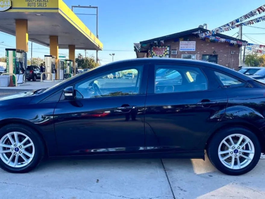 2017 Ford Focus SE photo 1