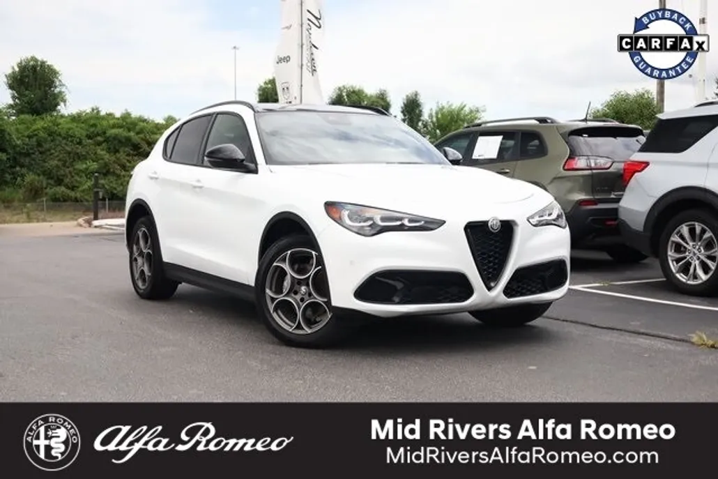 2024 Alfa Romeo Stelvio Base photo 1