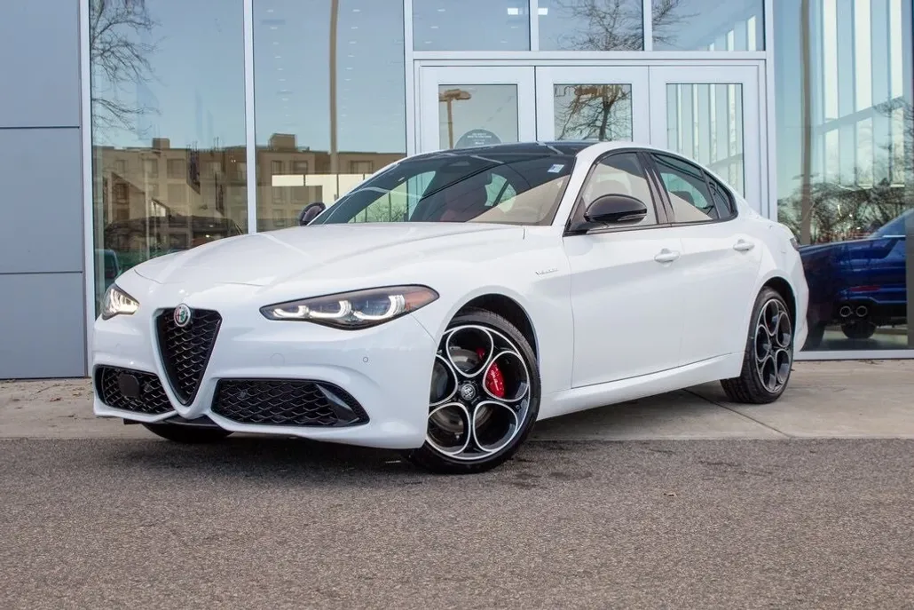 2025 Alfa Romeo Giulia photo 1