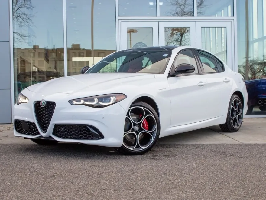 2025 Alfa Romeo Giulia photo 1