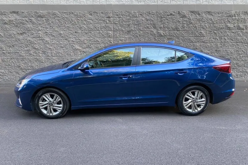 2019 Hyundai Elantra SEL photo 1