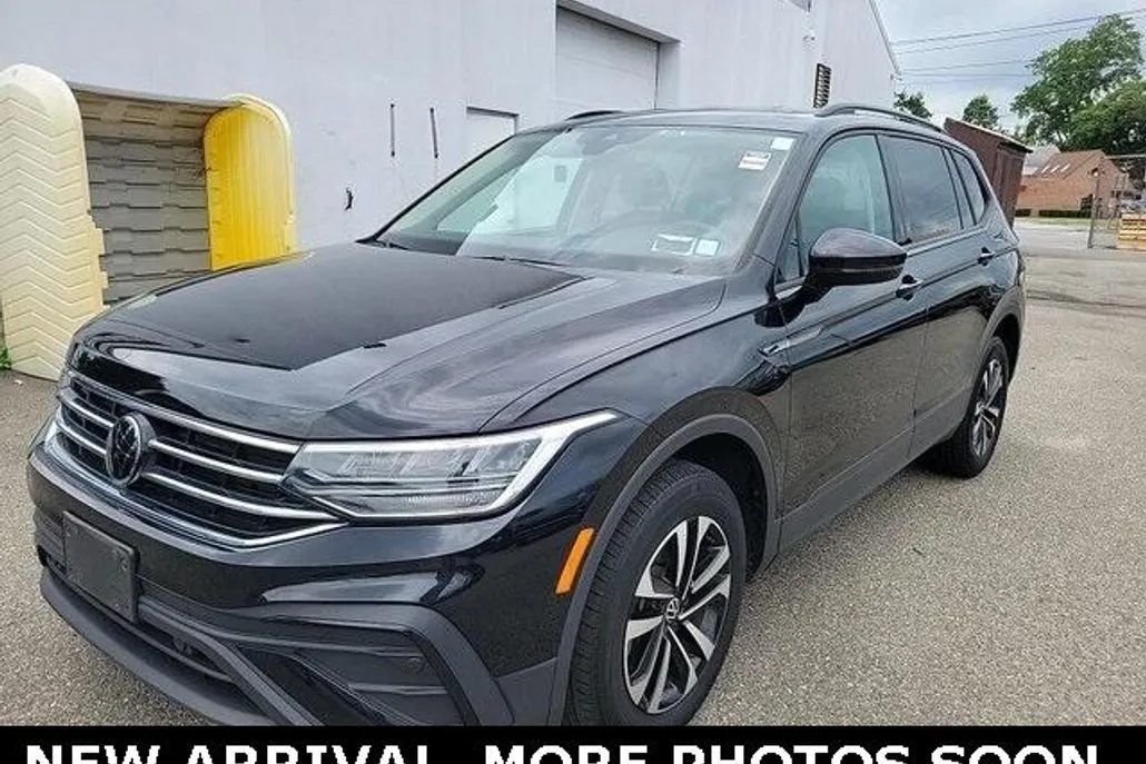 2022 Volkswagen Tiguan S photo 1