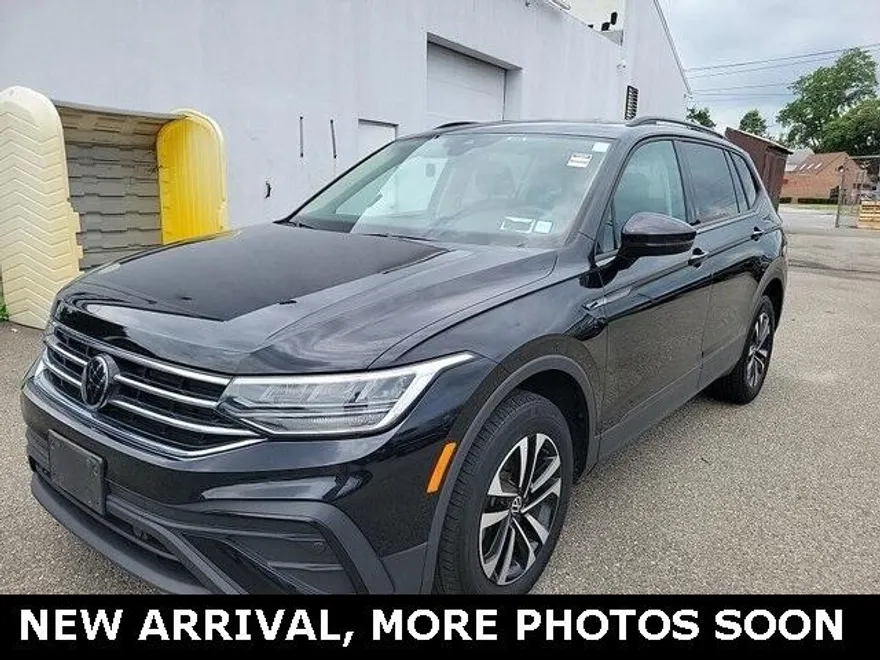 2022 Volkswagen Tiguan S photo 1