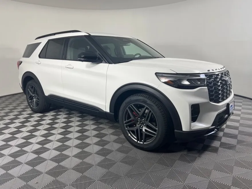 2025 Ford Explorer ST photo 1