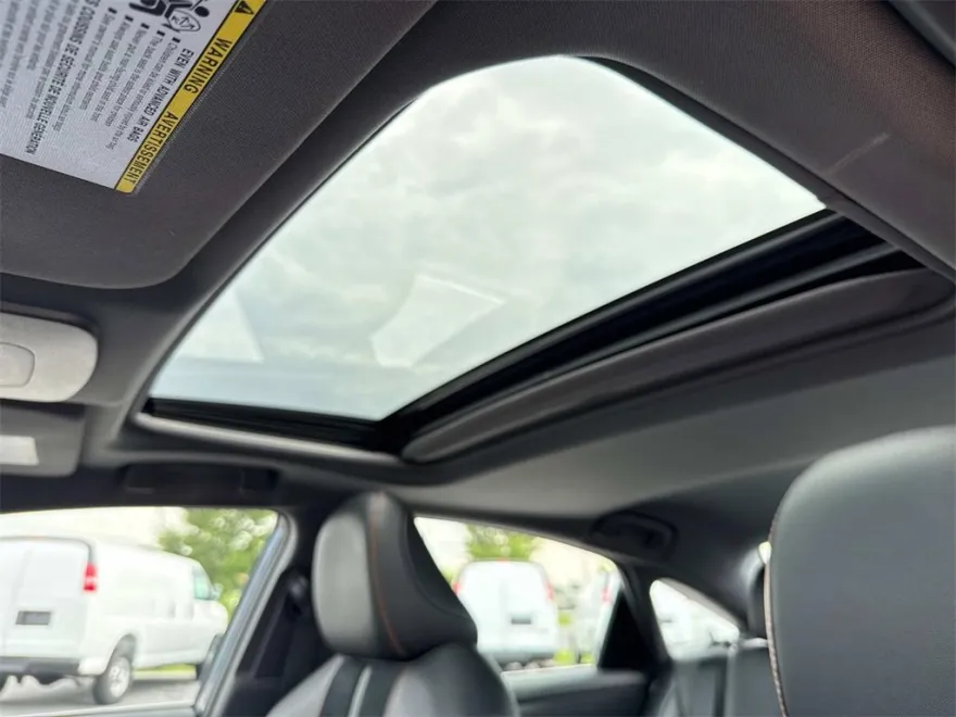 2021 Toyota Avalon Hybrid XSE photo 1