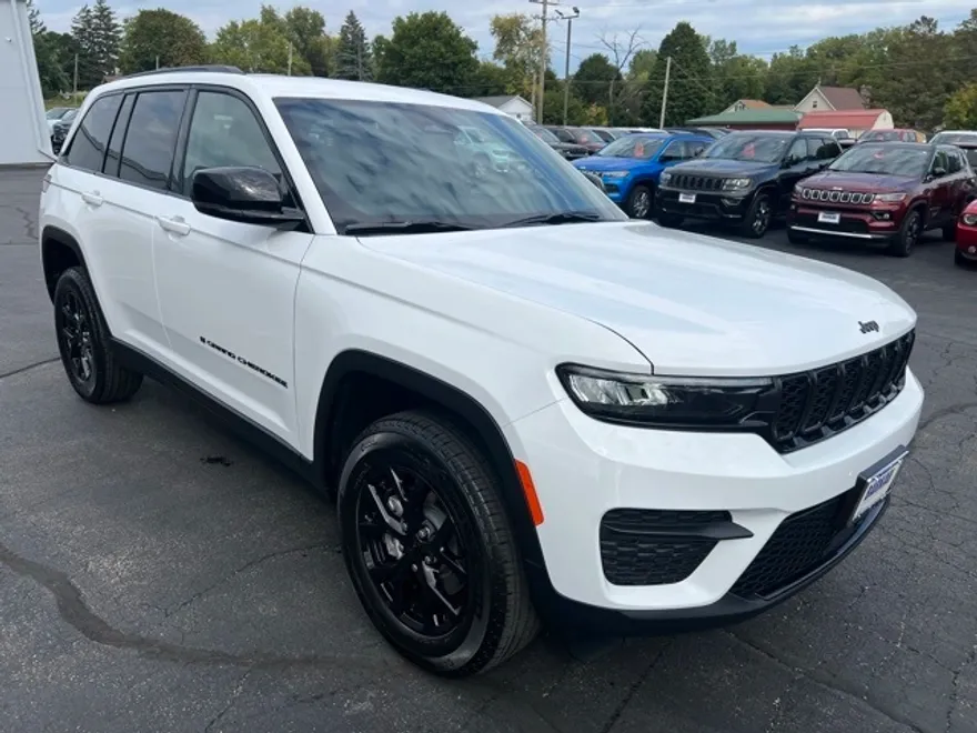 2025 Jeep Grand Cherokee Altitude photo 1