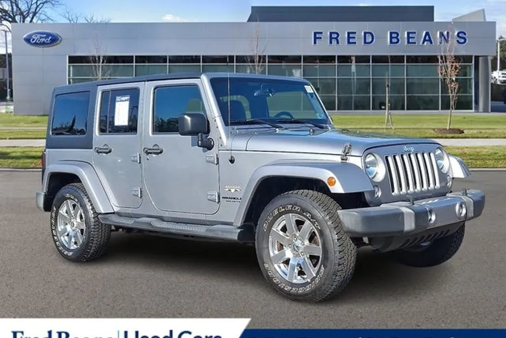 2016 Jeep Wrangler Unlimited Sahara photo 1