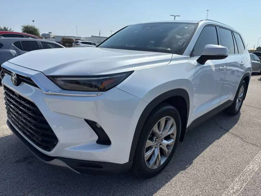2024 Toyota Highlander Hybrid Limited photo 1